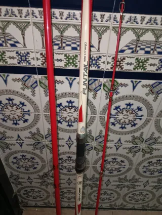 Caña de pescar roja