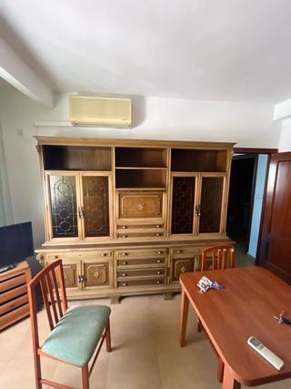 Mueble de salón madera y cristal