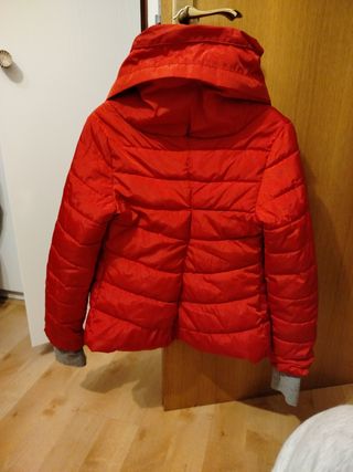 Anorak mujer rojo con capucha