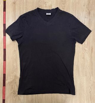 Camiseta Gris Cuello Pico Mango