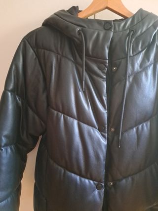 Abrigo acolchado negro mujer