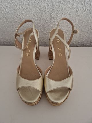 Sandalias doradas plataforma
