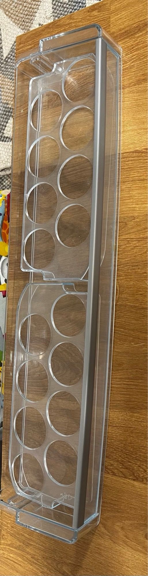 Botellero y balda huevos puerta frigorífico