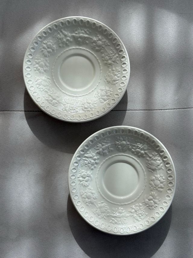 Set 2 Platos Wedgwood