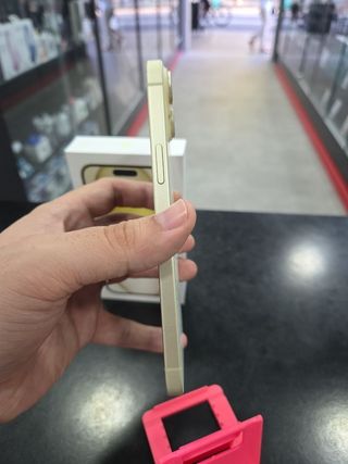 iPhone 15 Plus 128 GB Giallo