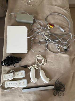 Consola Wii con 4 mandos y micrófono