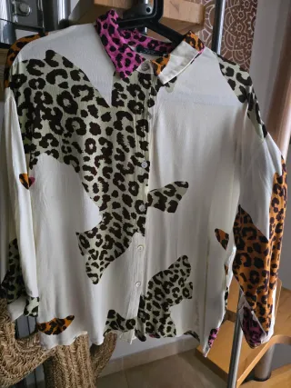 Camisa Parfois estampado animal print