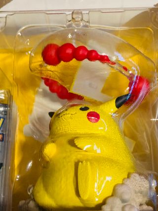 Pokémon Celebraciones Caja con Figura Pikachu VMAX