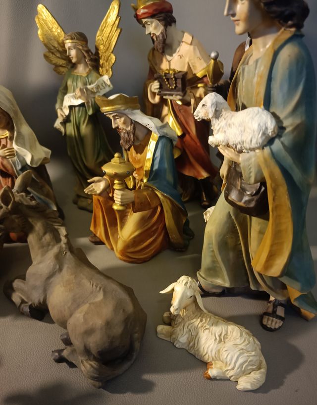 Nacimiento de 30 cm, en resina.