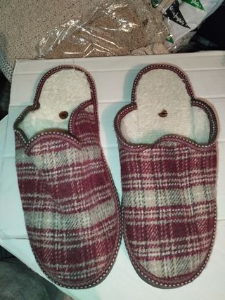 Zapatillas de casa a cuadros talla 40