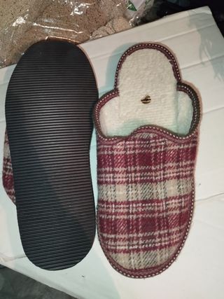 Zapatillas de casa a cuadros talla 40