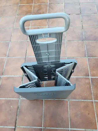Carrito de asistencia plegable gris