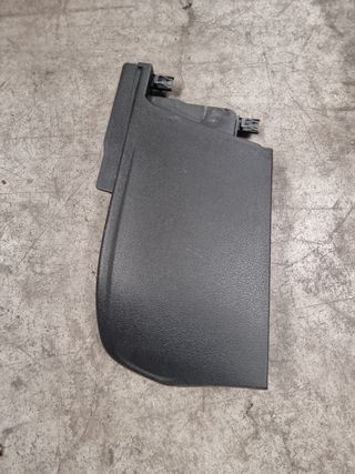 8U0868605 Moldura Audi Q3