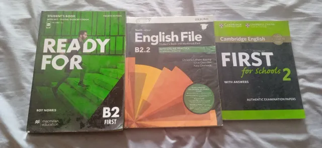 Oferta los tres libros por 10 euros,están escritos