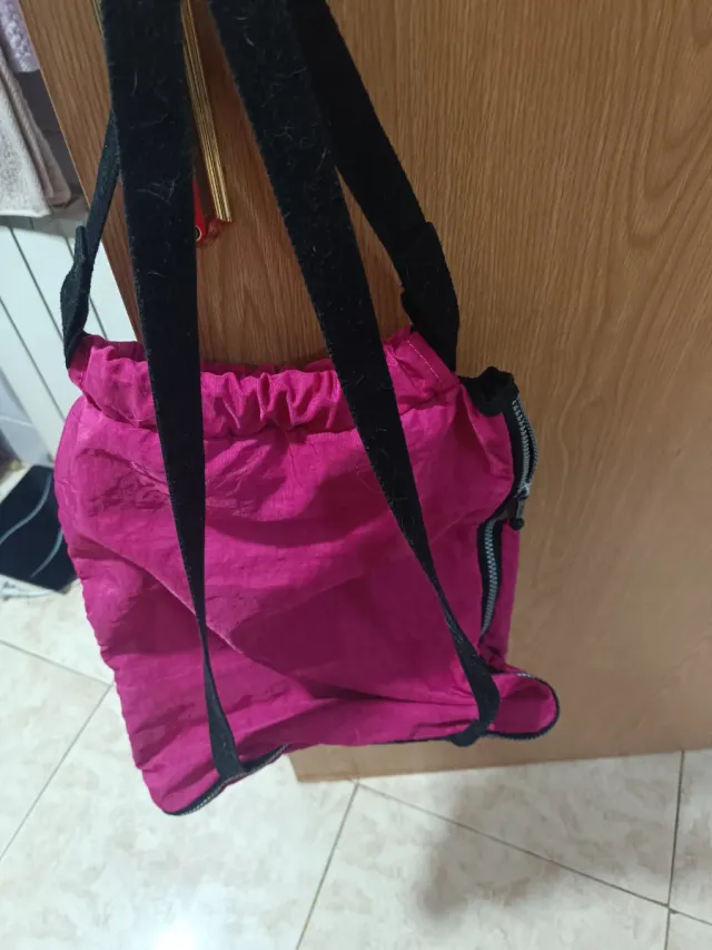 Mochila rosa y negra perfecto estado
