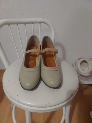 Zapatos Flamenco Beige Talla 37
