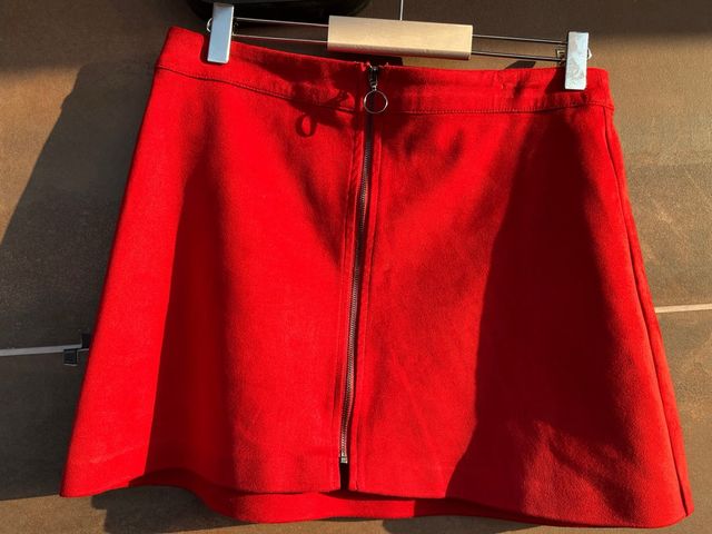 Minifalda de antelina roja