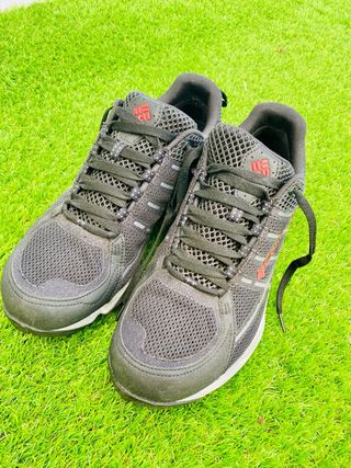 Zapatillas Columbia negras y Rojas
