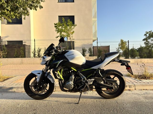 Kawasaki Z 650 ABS Blanca