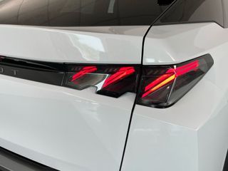 Peugeot e-3008 GT Eléctrico 157kW