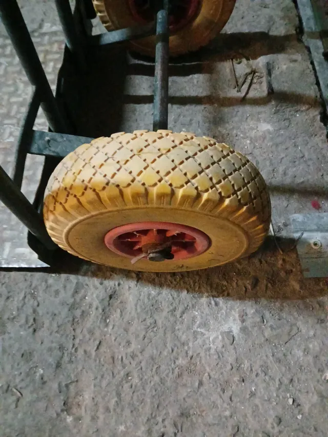 Carretilla de carga con dos ruedas