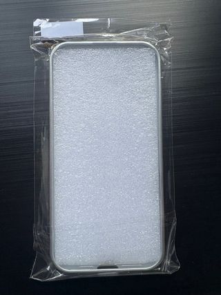 Custodia in argento antiurto opaco per iPhone 16
