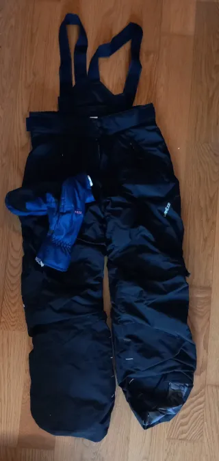 Mono y manoplas para la nieve,  8 años