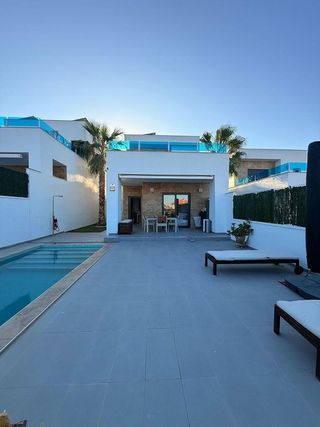 Casa adosada en venta en Bigastro