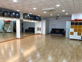 Local comercial en venta en Playa Bajadilla - Puertos en Marbella