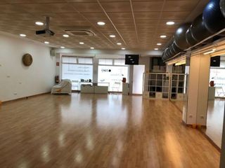 Local comercial en venta en Playa Bajadilla - Puertos en Marbella