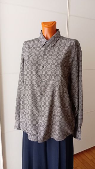 Camisa masculina vintage con rombos. Nueva.