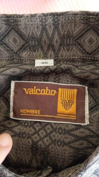 Camisa masculina vintage con rombos. Nueva.