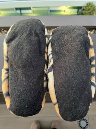 Zapatillas calienta pies. 
