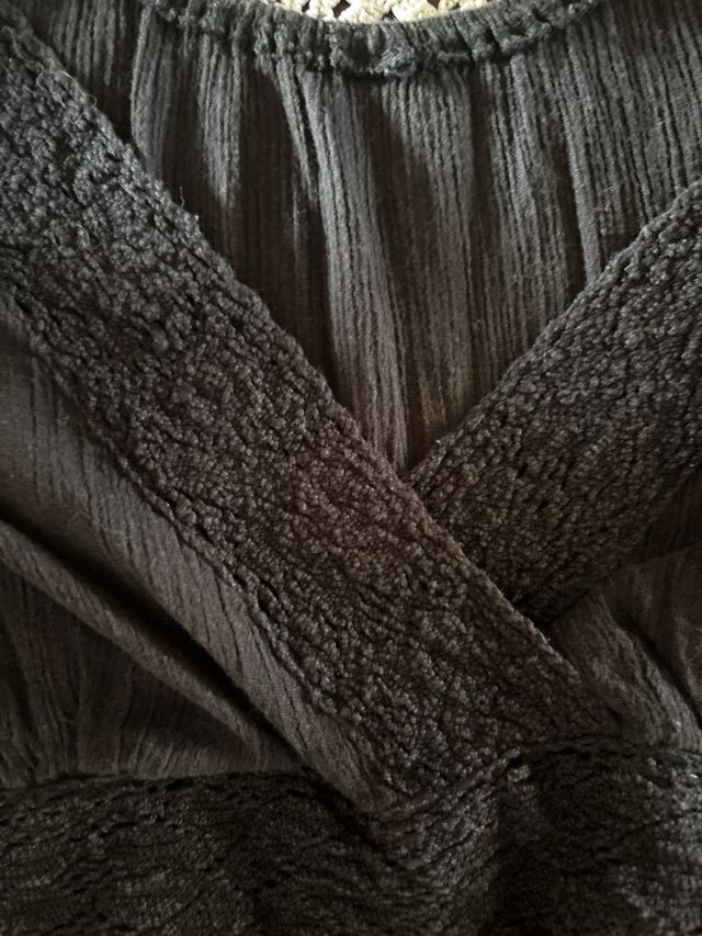 Maglietta nera con dettagli