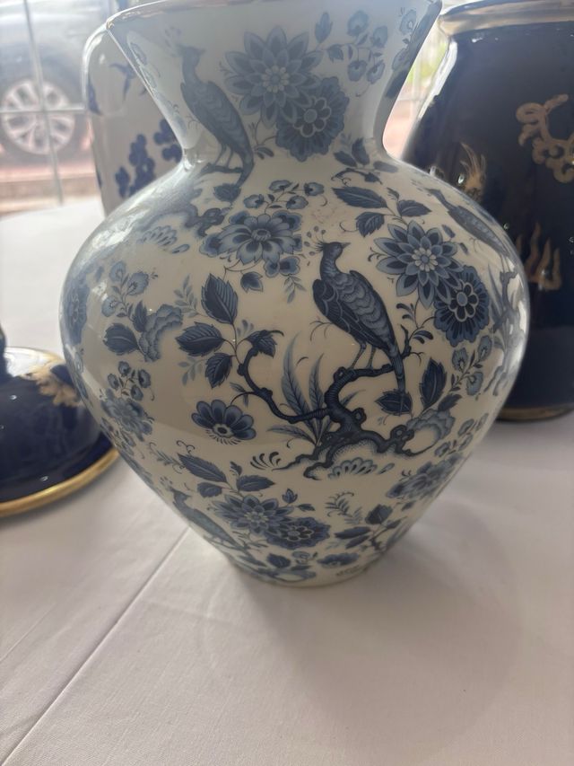 Jarrón de porcelana azul y blanco