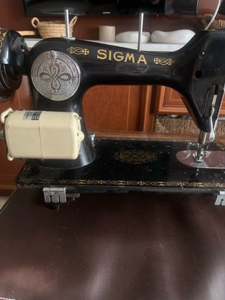 Máquina de coser antigua SIGMA
