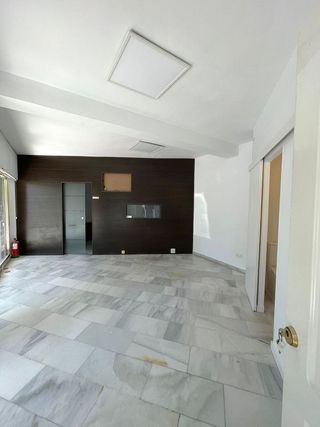 Local comercial en alquiler en Los Jardines de Marbella - La Ermita en Marbella