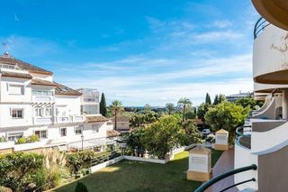 Dúplex en alquiler en Nueva Andalucía centro en Marbella