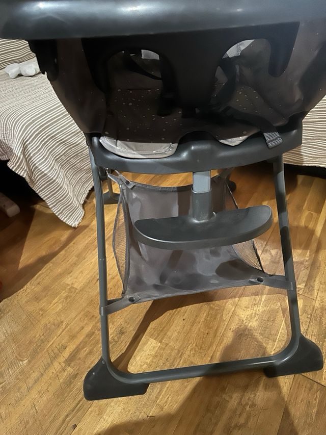 Trona infantil en perfecto estado