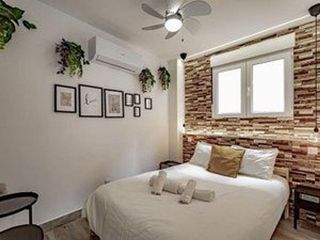 Piso en venta en Valdeacederas en Madrid