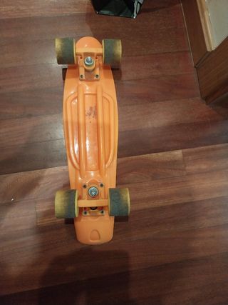 Monopatín naranja para niños