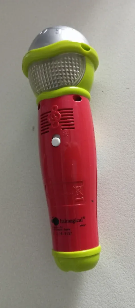 Micrófono Musical Imaginarium Rojo y Verde