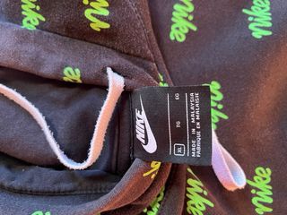 Felpa Nike con logo all-over verde
