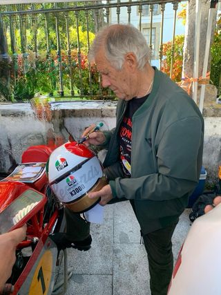 casco GIACOMO AGOSTINI firmado