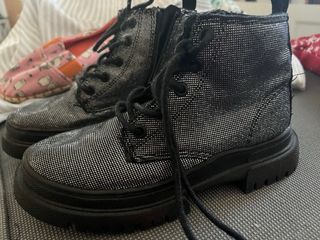 Botas niña brillantes de Zara  talla 29