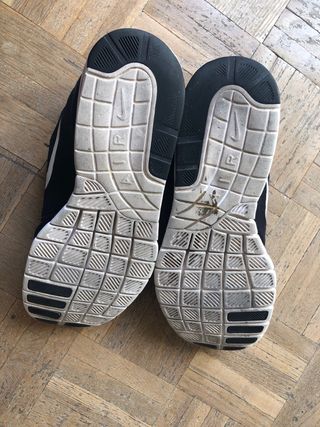 Zapatillas Nike Negras y Rojas
