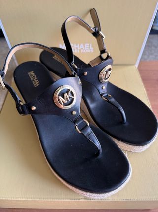 Sandalias Michael Kors Negras y Doradas