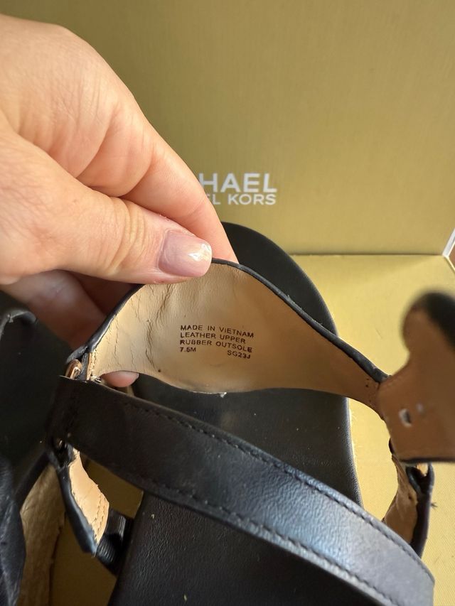 Sandalias Michael Kors Negras y Doradas