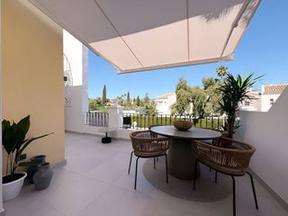 Dúplex en venta en Nueva Andalucía centro en Marbella