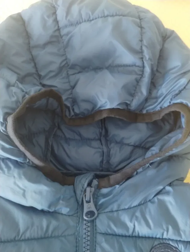 Chaleco azul con capucha Benetton